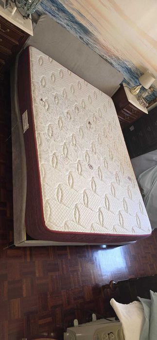 Cama Casal + Colchão 140x200 – Bom Estado – Conjunto Completo