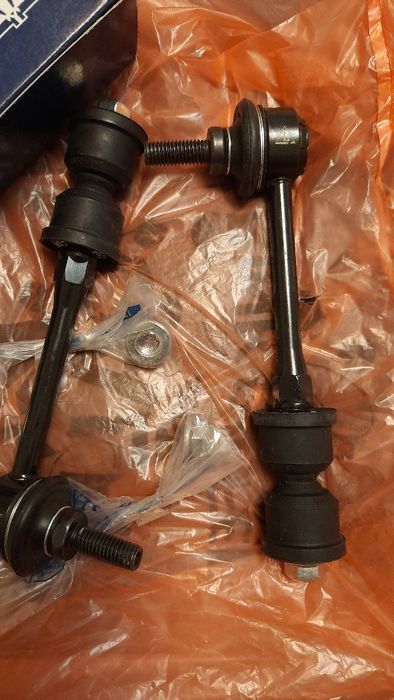 Стійка стабілізатора заднього