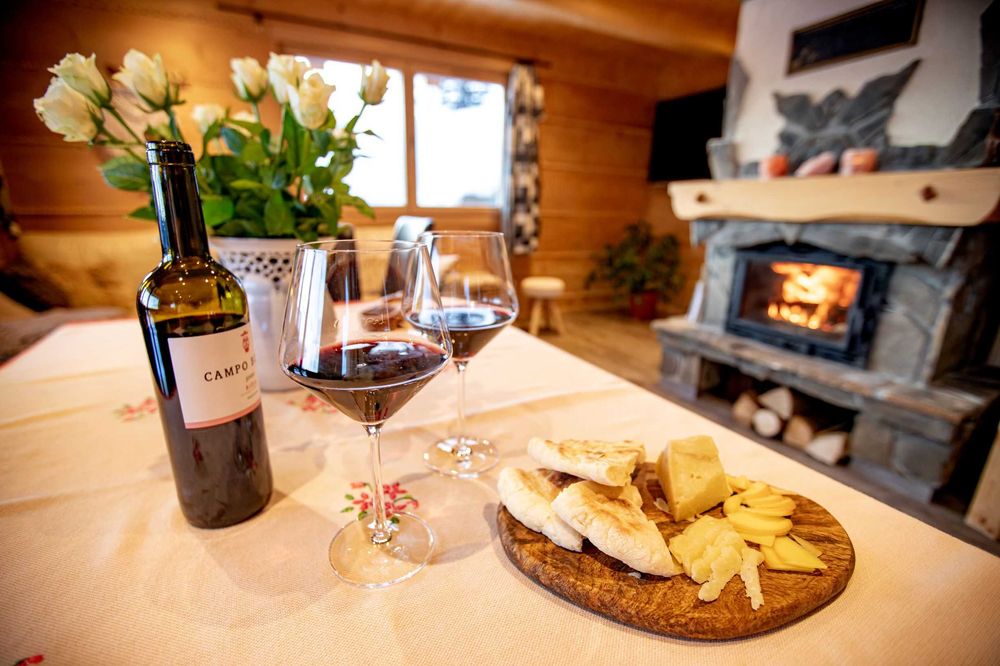 Domek z kominkiem w górach widok na Tatry ferie jacuzzi balia wczasy cisza, Gorce, owce