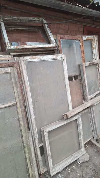 Старі віконні рами