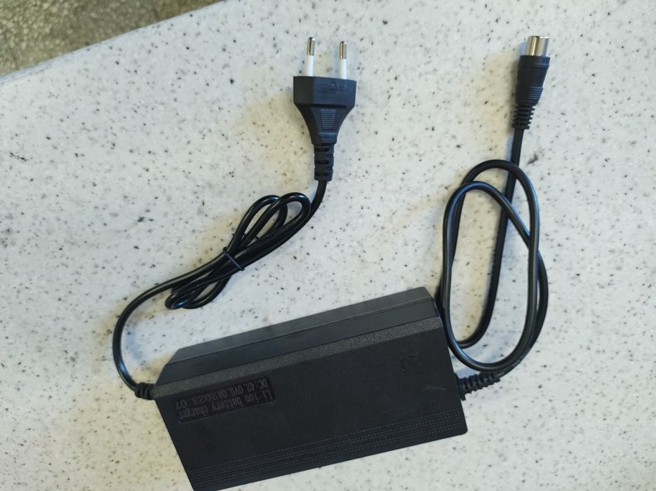 Ładowarka Li-Ion 42V 5A dla aku 36V