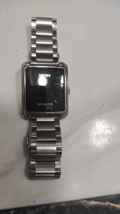 Годинник електронний наручний.