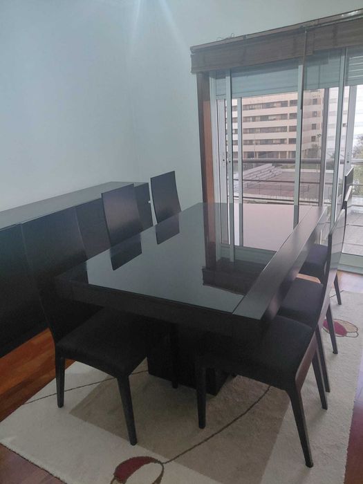 Conjunto Sala de Jantar Madeira Maciça (Mesa extensível + 7 Cadeiras + Aparador + Espelho)