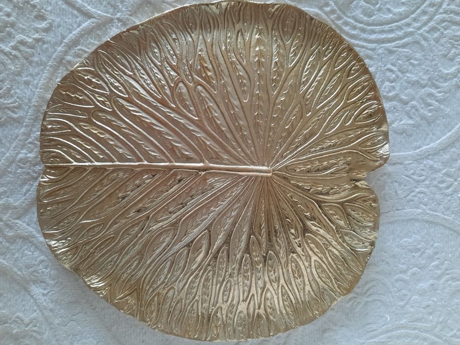Prato dourado decorativo439691417476157441