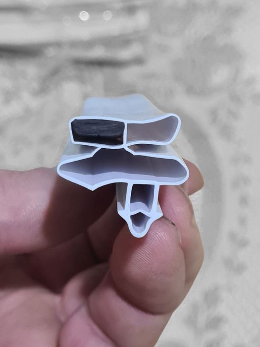 Уплотнитель холодильника, резинка двери холодильника.