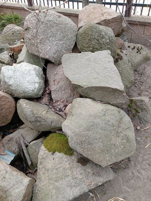 *Kamień budowlany 10t,opony 15 *