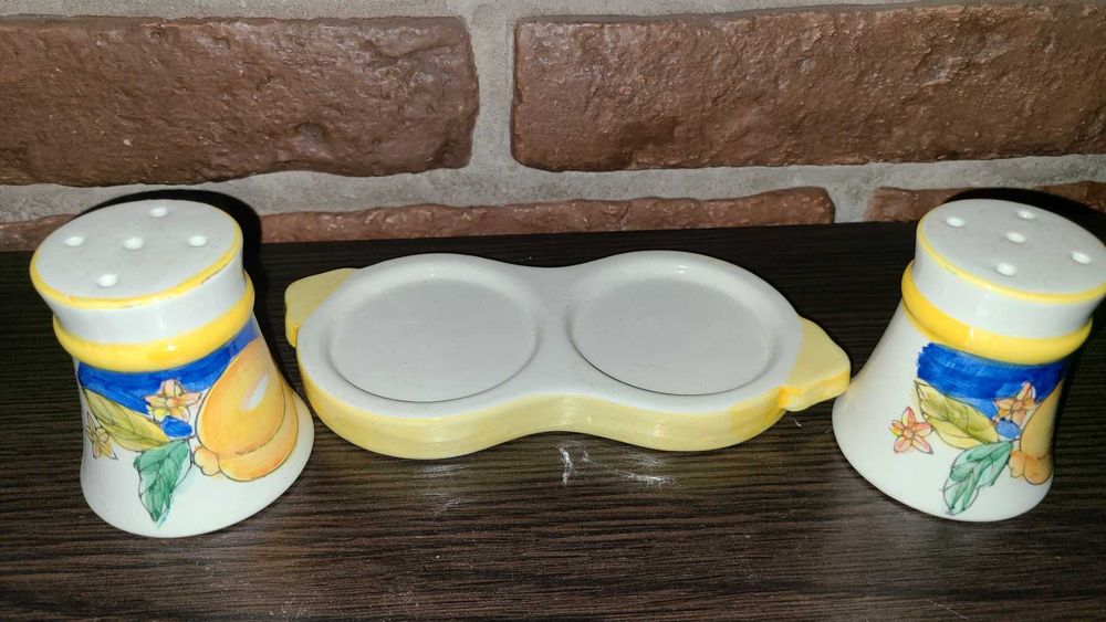 Керамічні набори для солі та перцю з підставкою