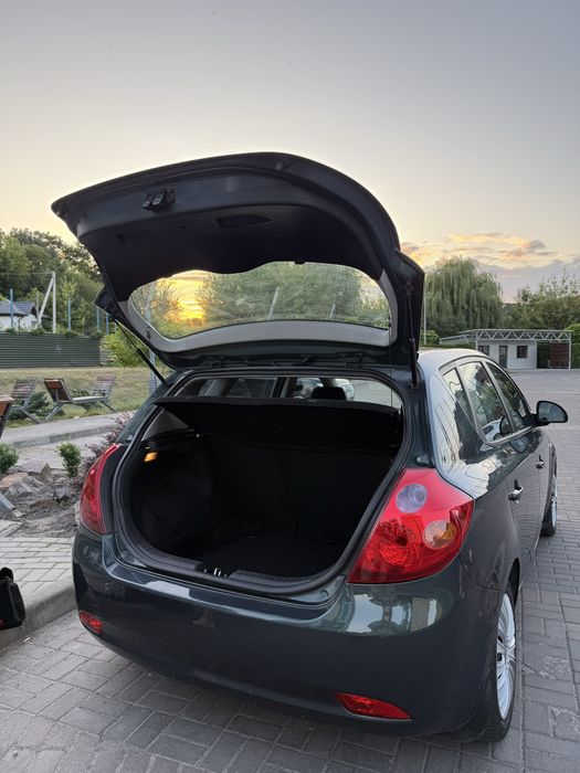 Автомобіль Kia ceed