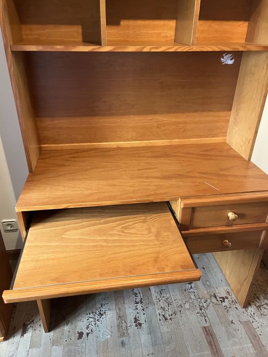 Secretária com ármario