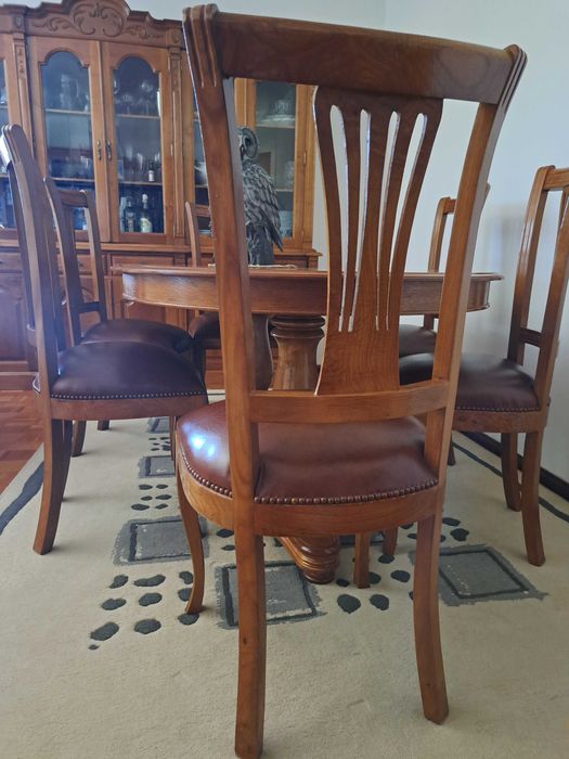 Móveis sala -  mesa e 6 cadeiras em madeira - como novos