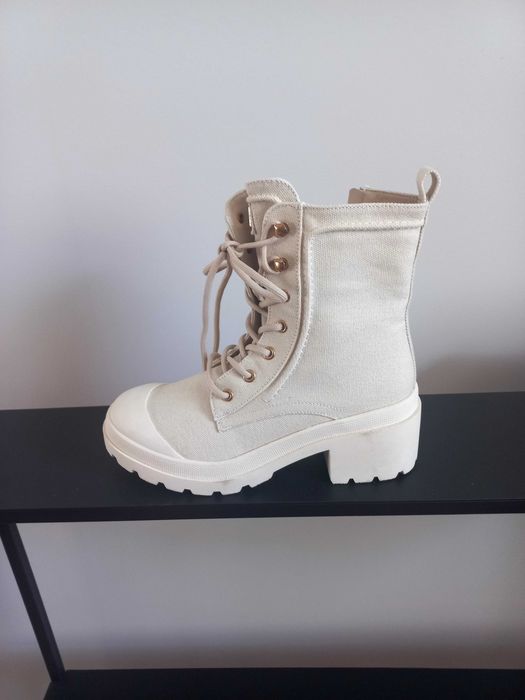 Buty DeeZee Trapery Trzewiki Beżowe Sznurowane Złote Dodatki