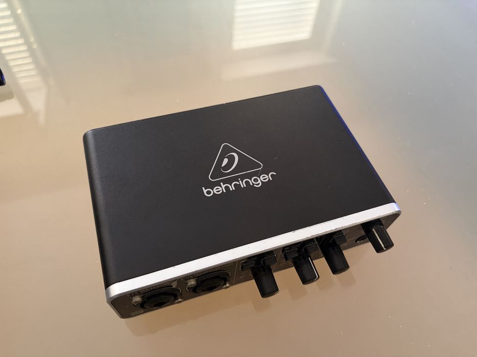 Behringer UMC202HD — Interface de Áudio USB 2 Entradas