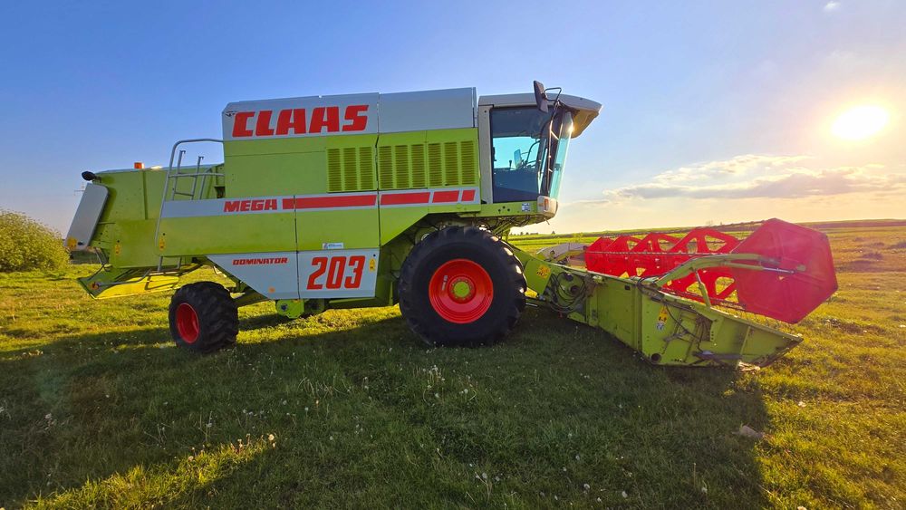 Комбайн зернозбиральний свіжопривезений mega claas