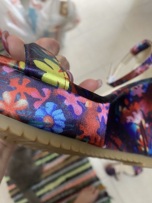 Sandalia cunha tecido