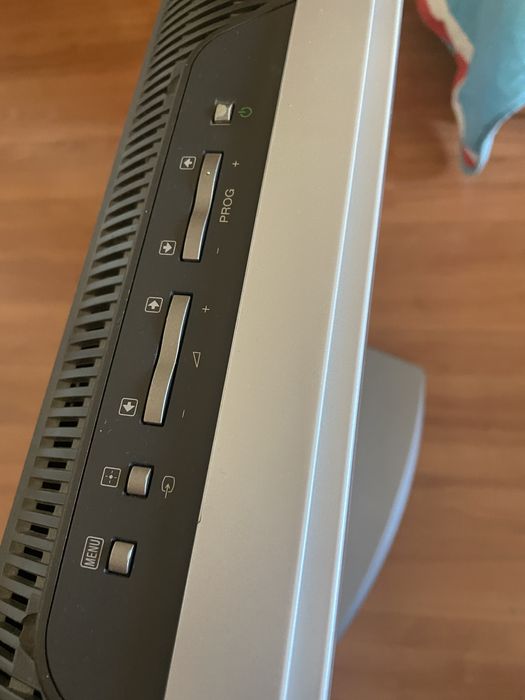 Televisao 32 cm usada mas pronta a usar