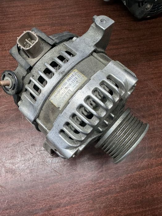 Генератори Toyota Avensis Corolla RAV4 Land Cruiser Camry Оригінал