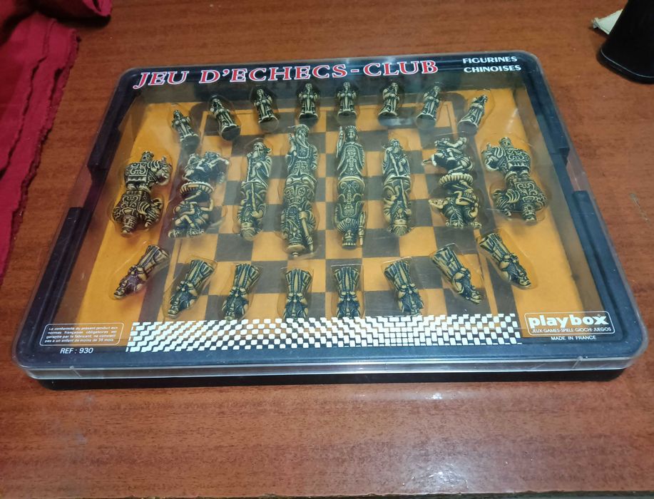 Jogo de Xadrez  Playbox (Anos 80) – Figurinas Chinesas