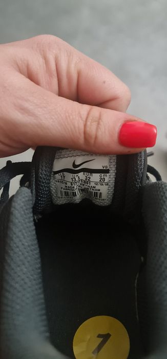 Korki do gry w piłkę nożną Nike r 32