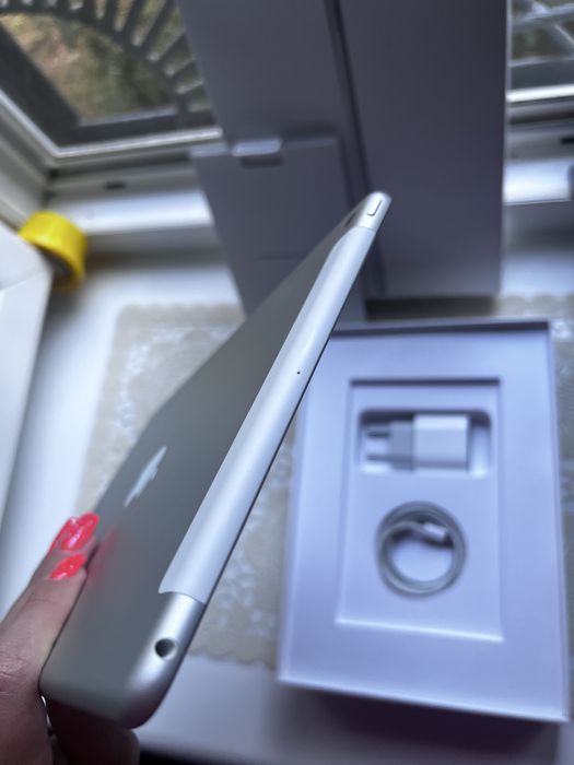 Продам Apple iPad 8 WIFI+LTE 32GB в гарному стані