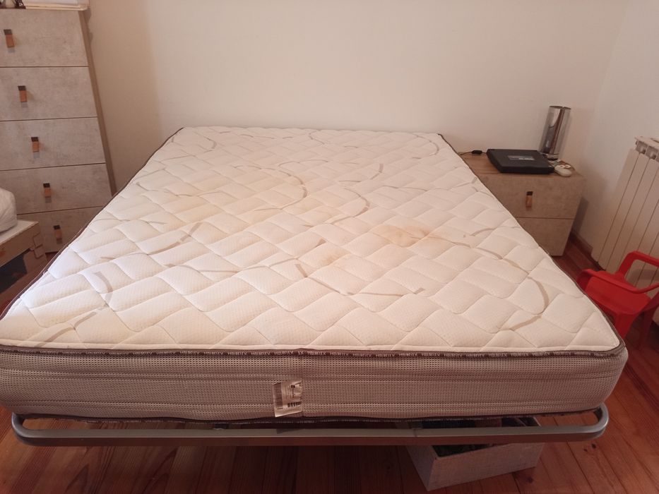 Colchão e estrado