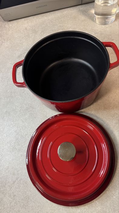 Чавунна каструля 4,6 л, 26 см, зовні емаль, для духовки і плити