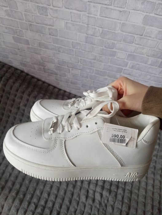 женские кроссовки