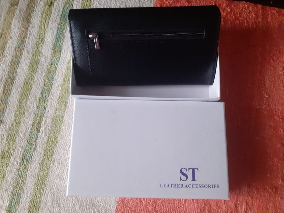 Отличный женский кожаный кошелек!