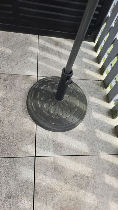 Parasol ogrodowy z podstawą