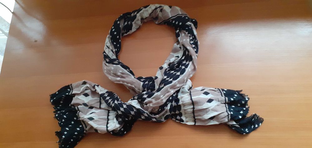 Szalik lekki, chusta, apaszka.