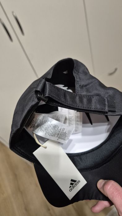 Nowa czapka z daszkiem Adidas