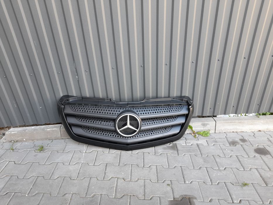 Решітка радиатора нова рестайлинг Mercedes Sprinter 906 Спринтер