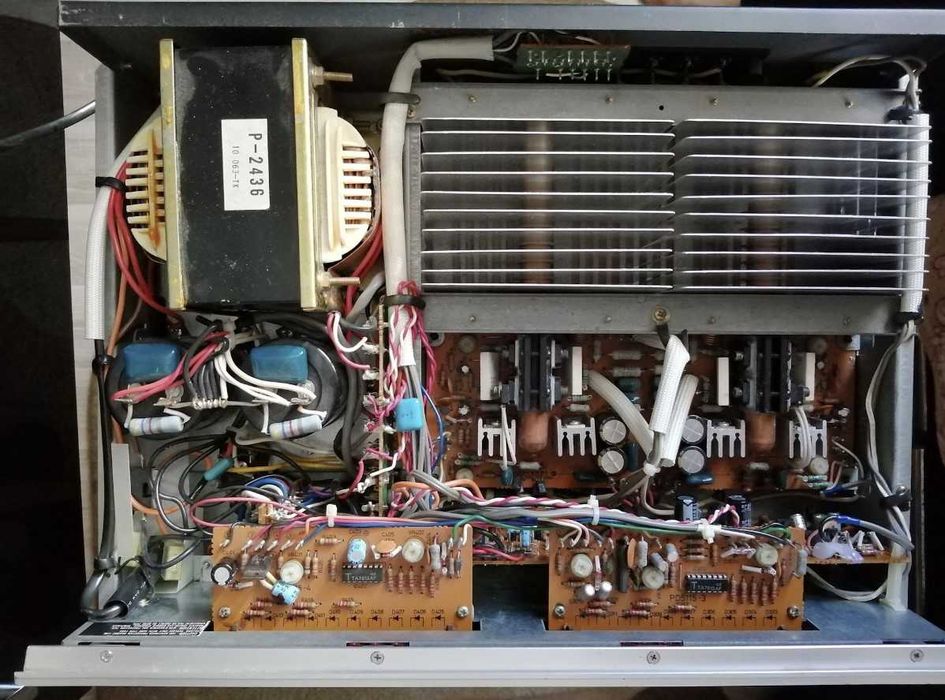 Усилитель мощности фирмы LUXMAN M120A. 120/120W на канал.