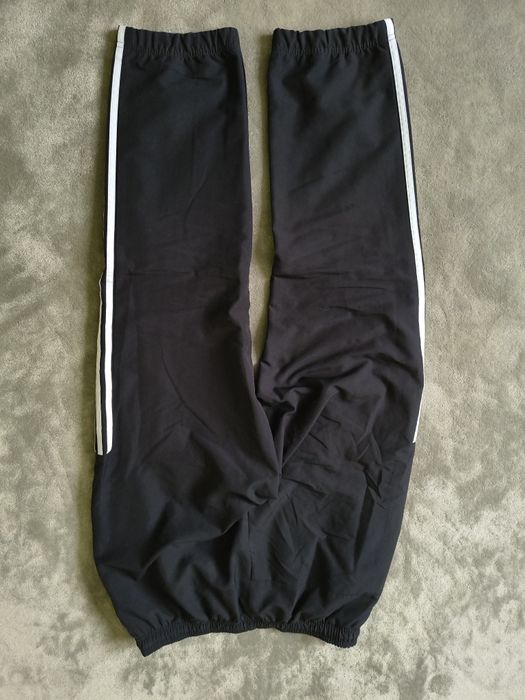 Spodnie adidas z szerokim nogawkami szelesty L