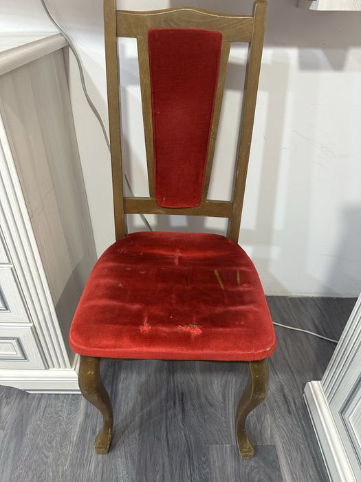 Стільчики ( 6 штук по 500 грн)