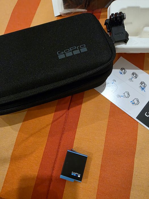 Go pro hero 10 com cartão memória e acessórios