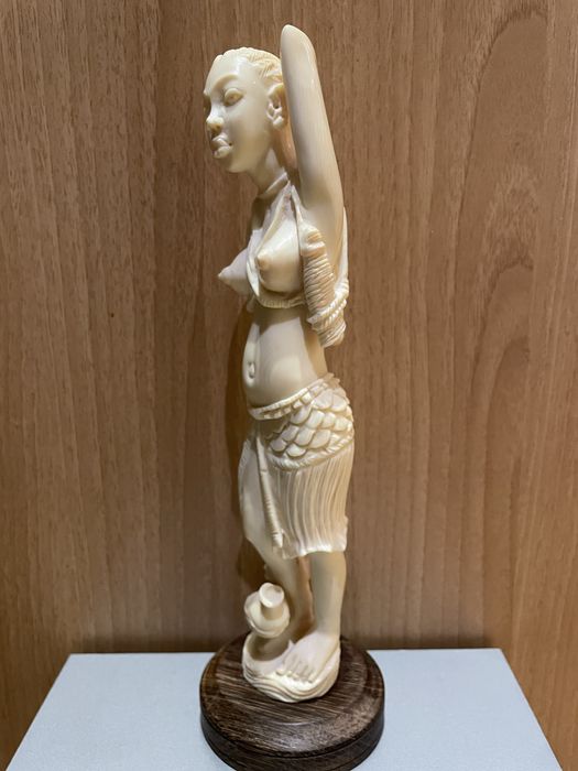 Статуэтка слоновая кость, африканская девушка