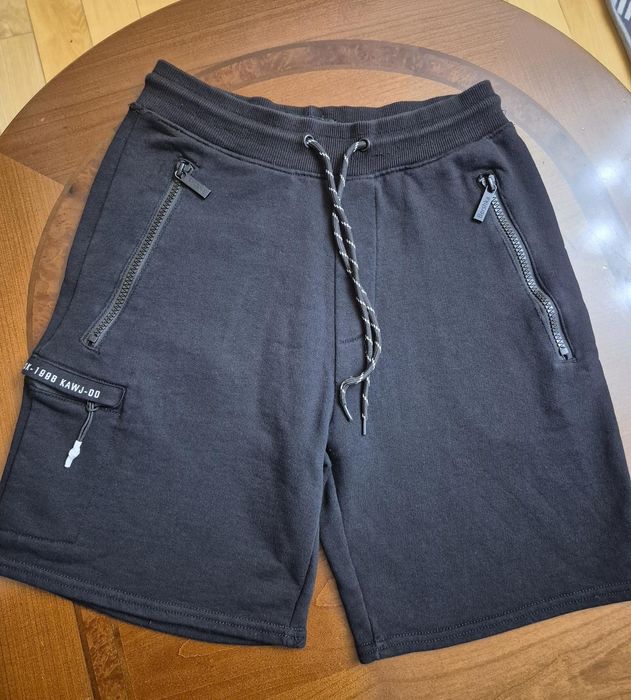 Трикотажні шорти Bershka.