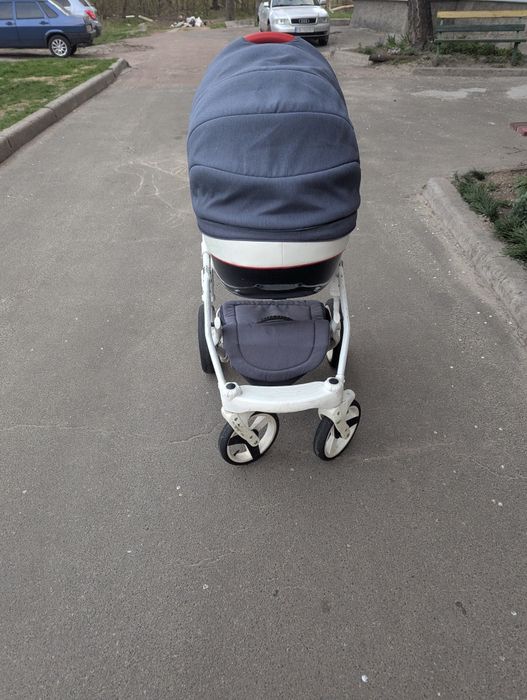 Коляска для новонароджених дітей