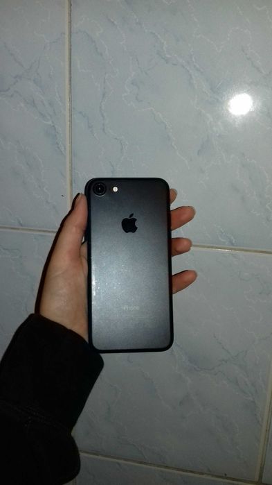 Продам айфон 7 на запчасти