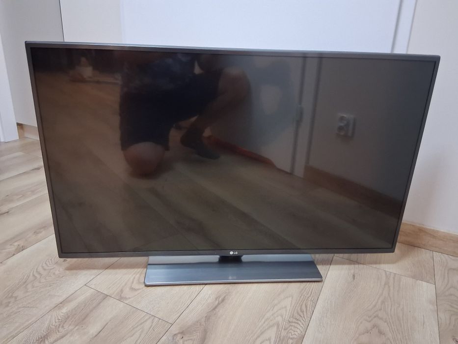 LG 42" LED Smart TV
