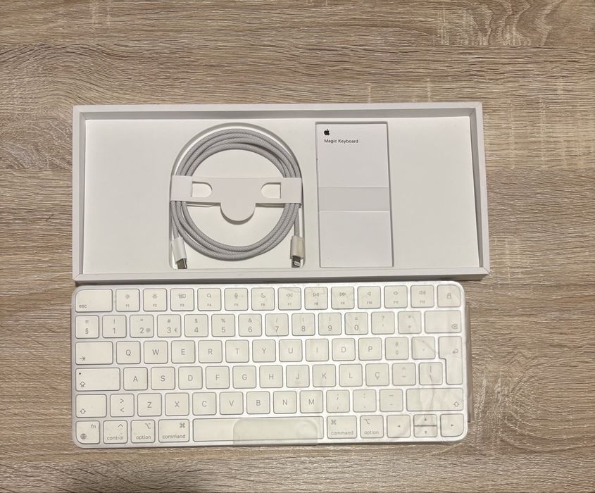Apple Magic Keyboard + Magic Mouse