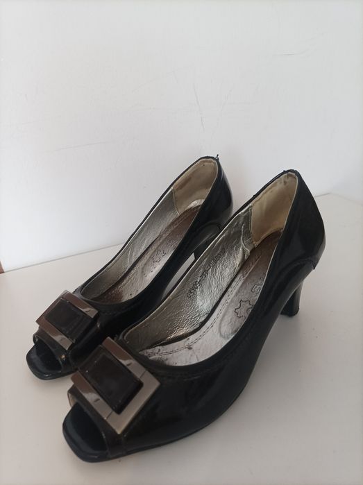 Buty odkryte  wygodne eleganckie rozm 38 obcas 6 cm