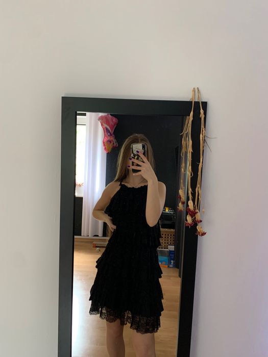 sukienka z falbanami czarna vintage