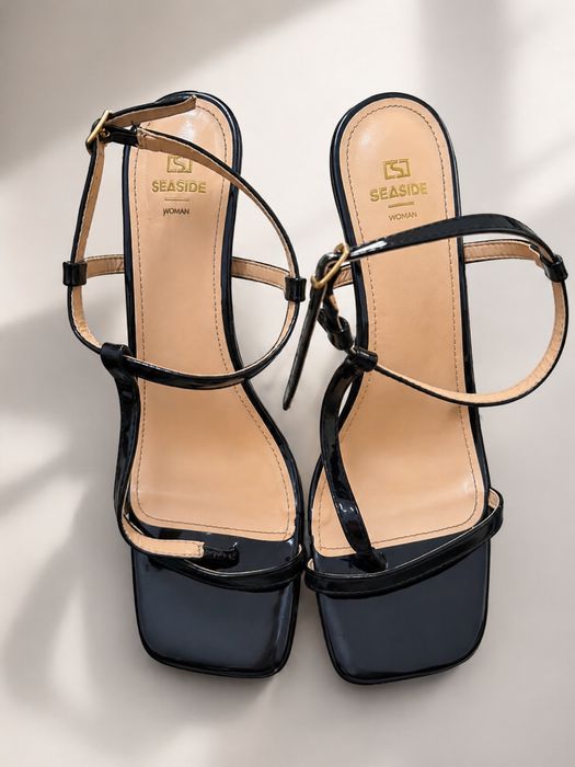 Sandália Feminina Seaside – Elegância Minimalista com Toque Moderno