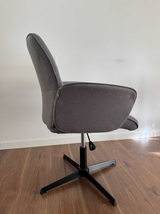 Cadeira de Escritório HOMA – Giratória e Regulável | Como nova