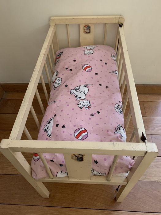 Cama de bonecas em madeira
