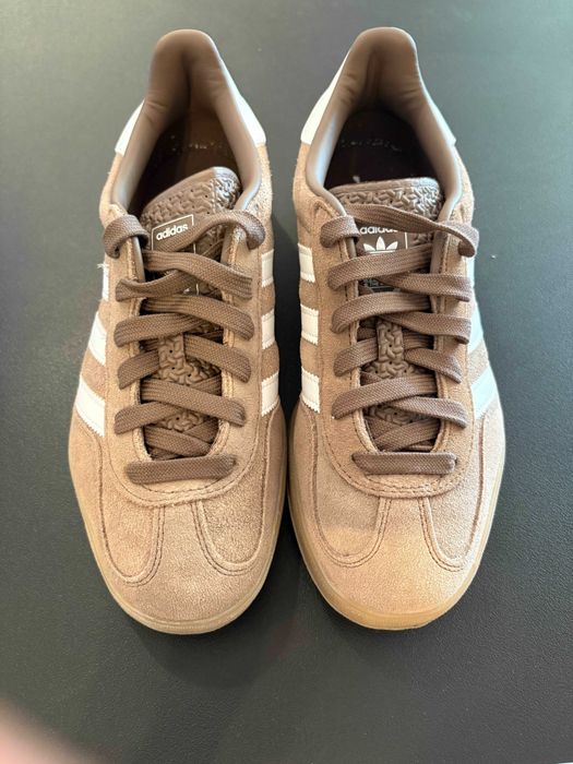 ADIDAS Gazelle Indoor 40 (Homem) Earth Strata / White