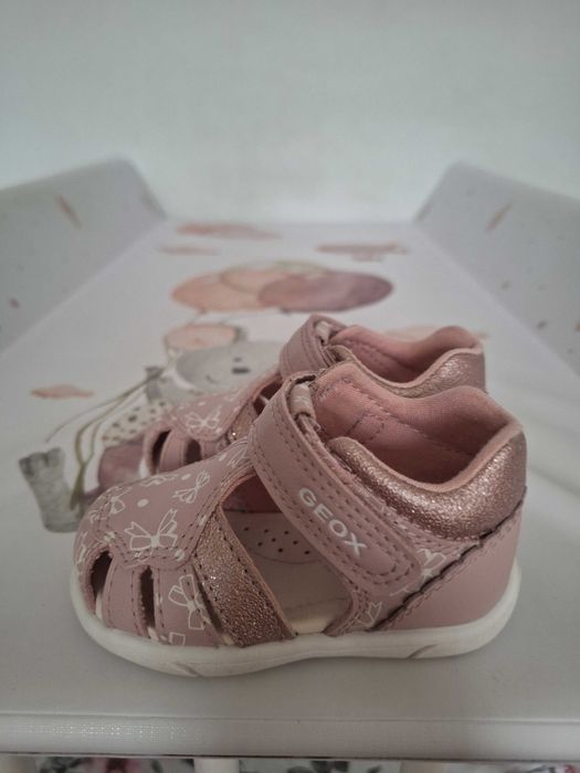 Sandałki dla dziewczynki