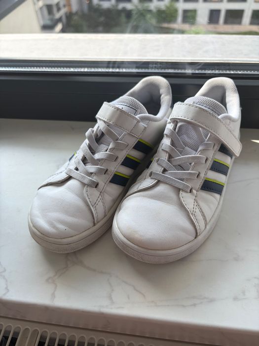 Кросівки adidas, 30