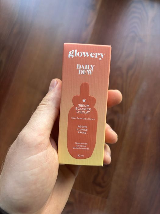 serum regenerująco-rozświetlające Glowery A.M. Glow Daily Dew Serum (30 ml)
